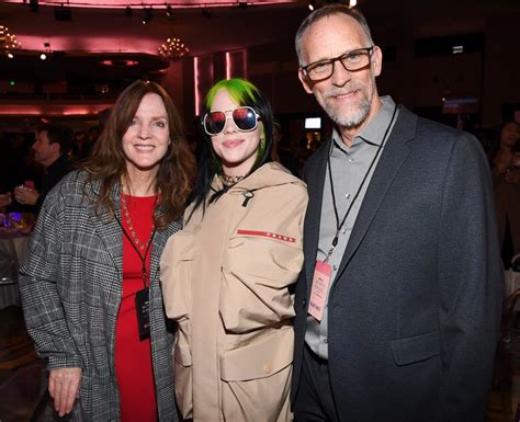 billie eilish mother and father.